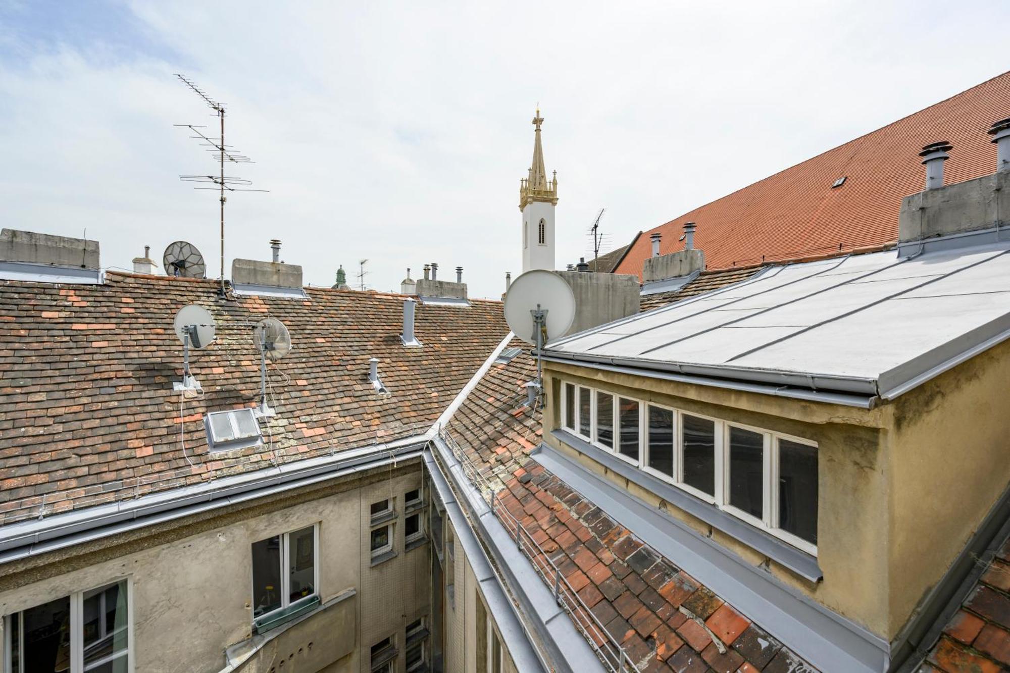 Palais Palffy Suits Vienna Exterior photo