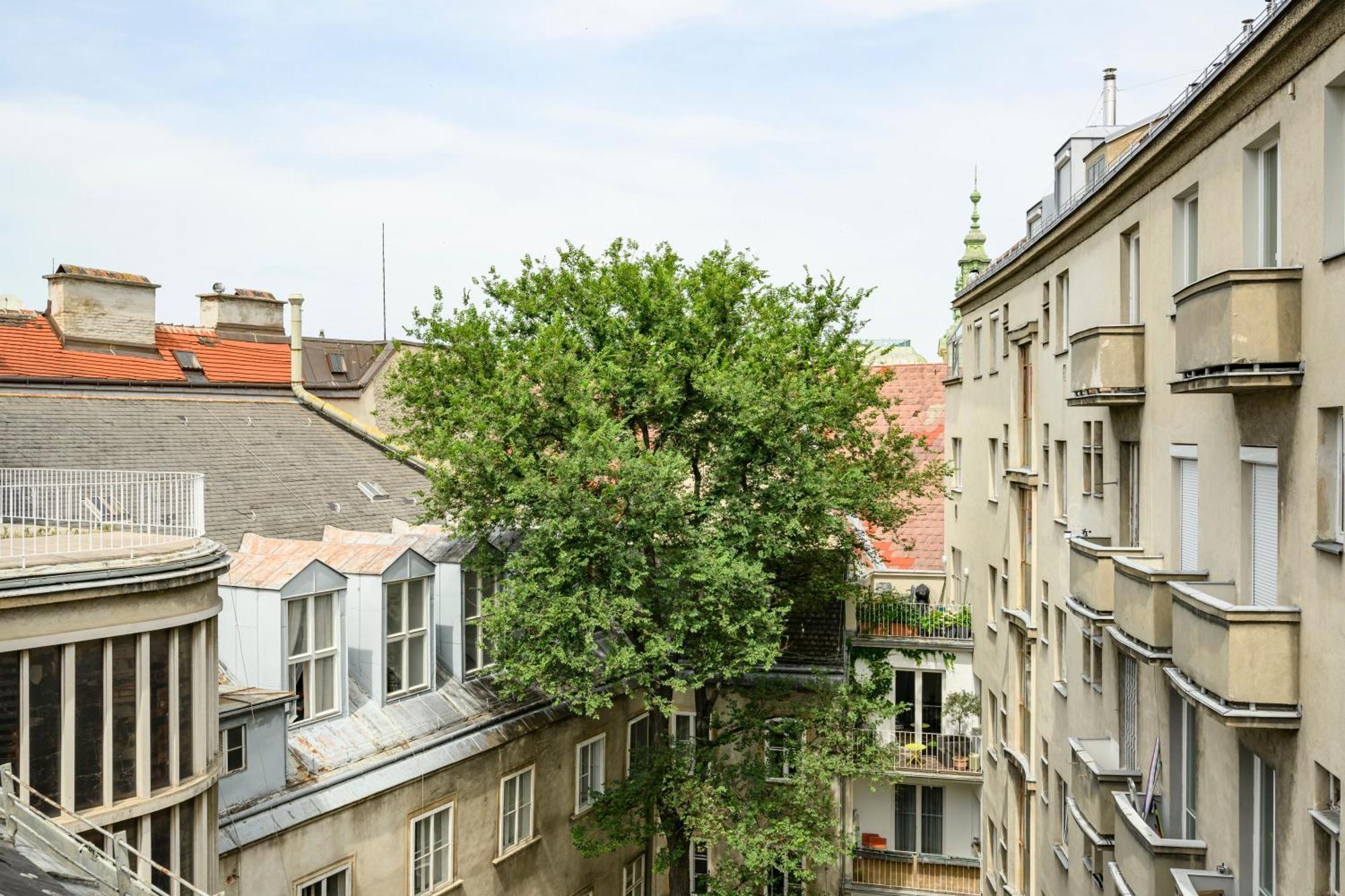 Palais Palffy Suits Vienna Exterior photo